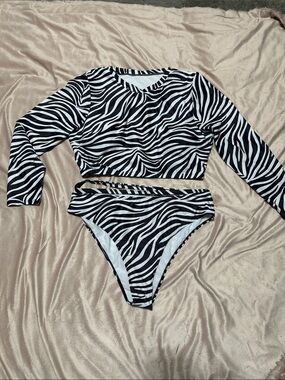 SHEIN Black and White Zebra Print Long Sleeve Bikini Set